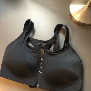 Ladies Nike Dri-Fit front open sports bra size small black New